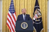 Trump adiciona nove farmacêuticas a programa de redução de preços