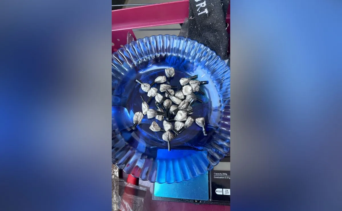 Grávida é presa por gerenciar ponto de venda de drogas em Foz do Iguaçu; cocaína estava escondida nas meias