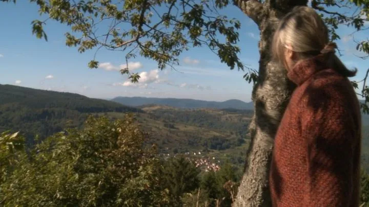 "La Ligne Bleue" de Marie Dumora, filmer la mémoire des camps