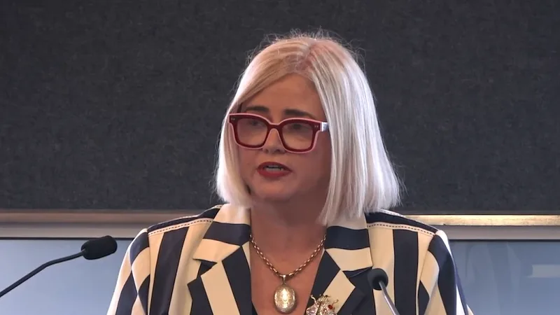 Former transport boss tells inquiry that union officials stalked her kids