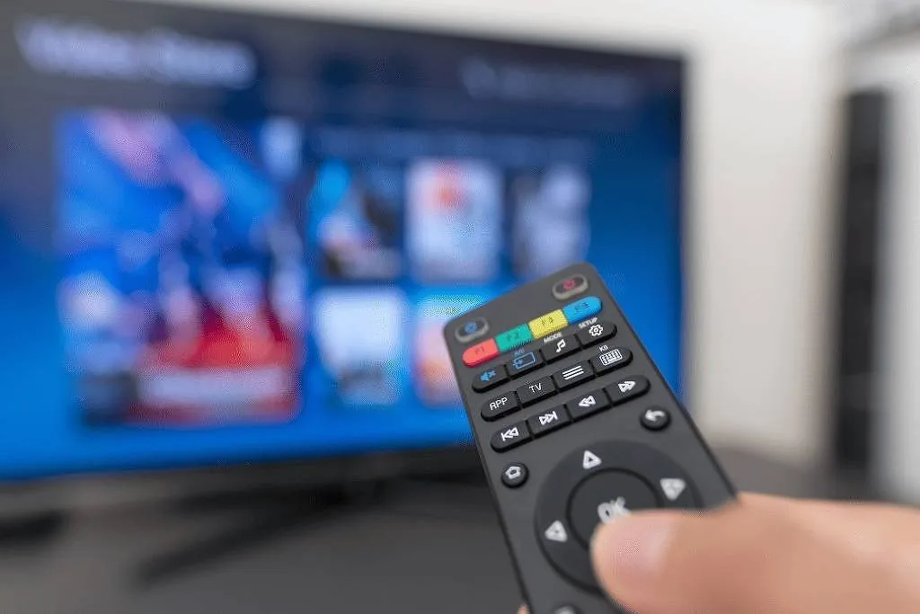 Contra streamings, emissoras articulam obrigação de botão de TV aberta em controles