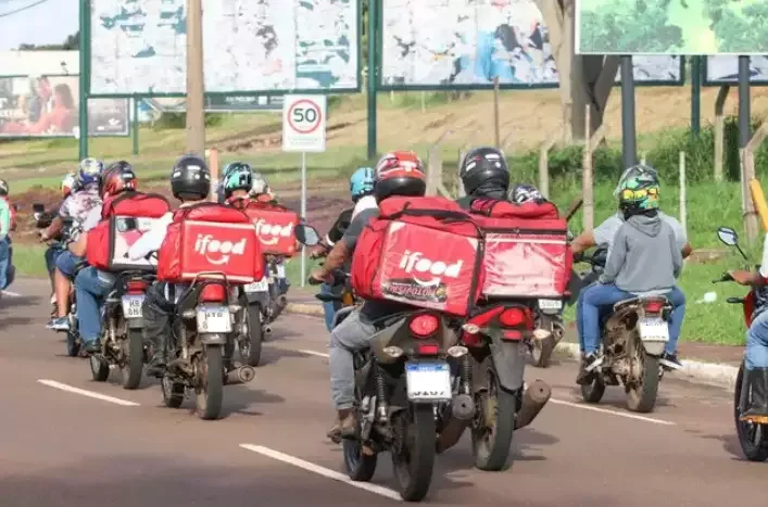 Quanto você gasta por mês com aplicativos de transporte e entrega de comida?