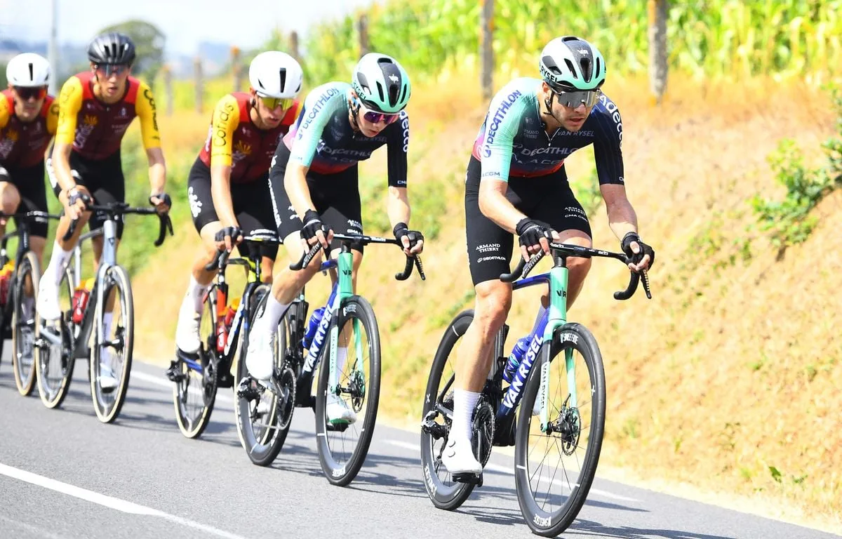 Cyclisme : Coéquipier modèle et fin difficile… Pour Emilien Jacquelin, des débuts professionnels encourageants