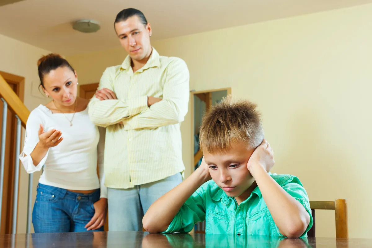 La psicología lo confirma: las personas que han tenido padres estrictos tienden a ser más controladoras