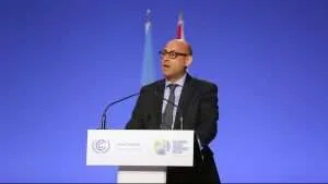 ONU llama a mitigar riesgos de la inteligencia artificial y garantizar energía limpia para centros de datos