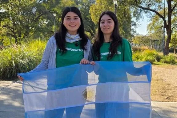 Son estudiantes, crearon una app que alerta de riesgos ambientales y son finalistas de un concurso internacional