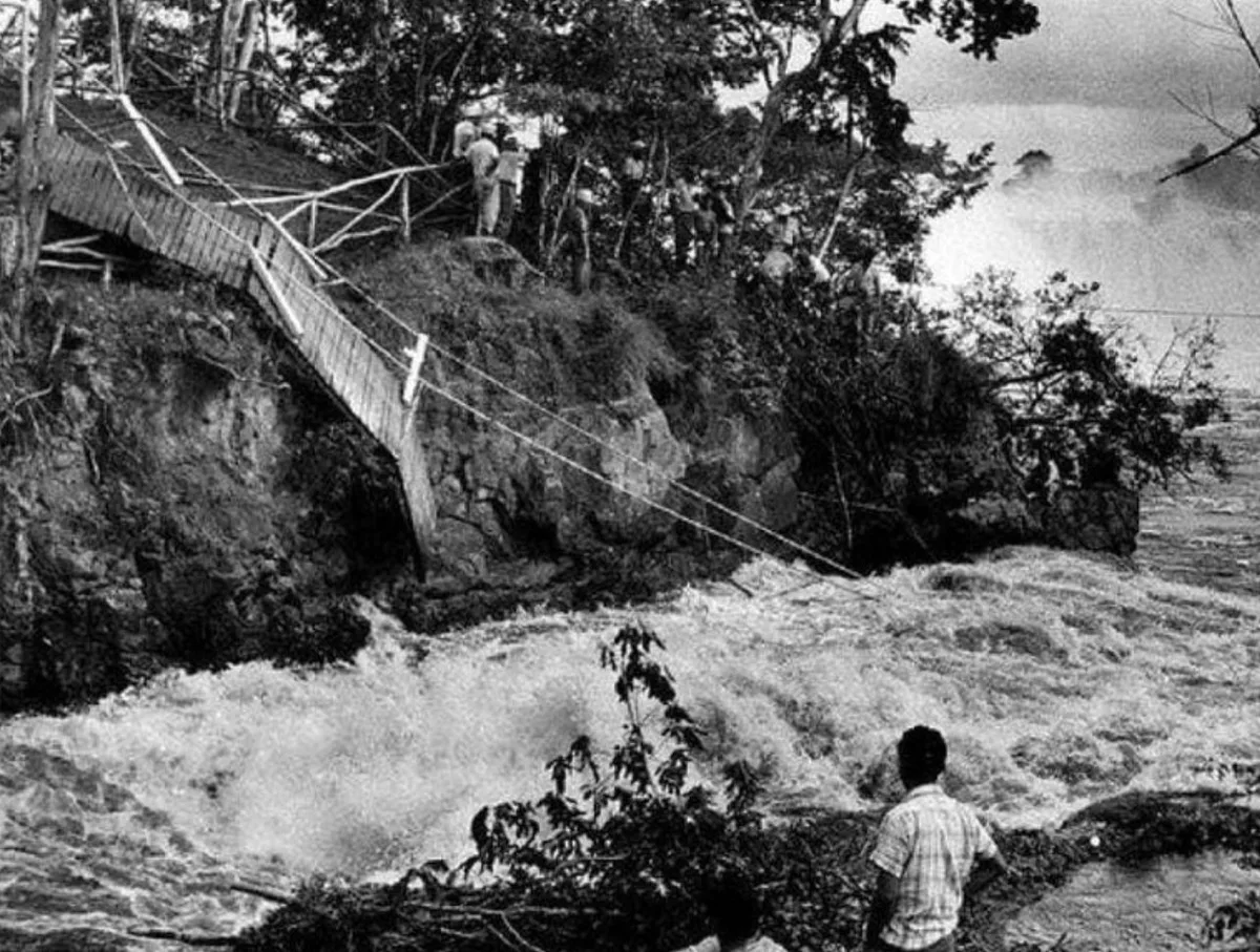 Recuerdan el trágico colapso del puente colgante del parque La Llovizna