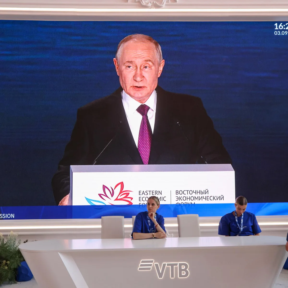 Vor Duma-Wahlen - Putin zerstreut Sorgen über russische Wirtschaft und bezeichnet ukrainische Blockade des Luftraums als Terrorismus