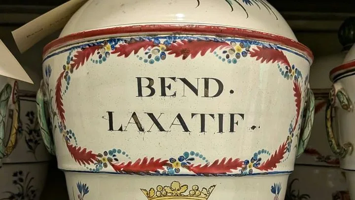 Histoire de la diététique : herboristerie, tisanières et marmites à découvrir au Musée de l'APHP