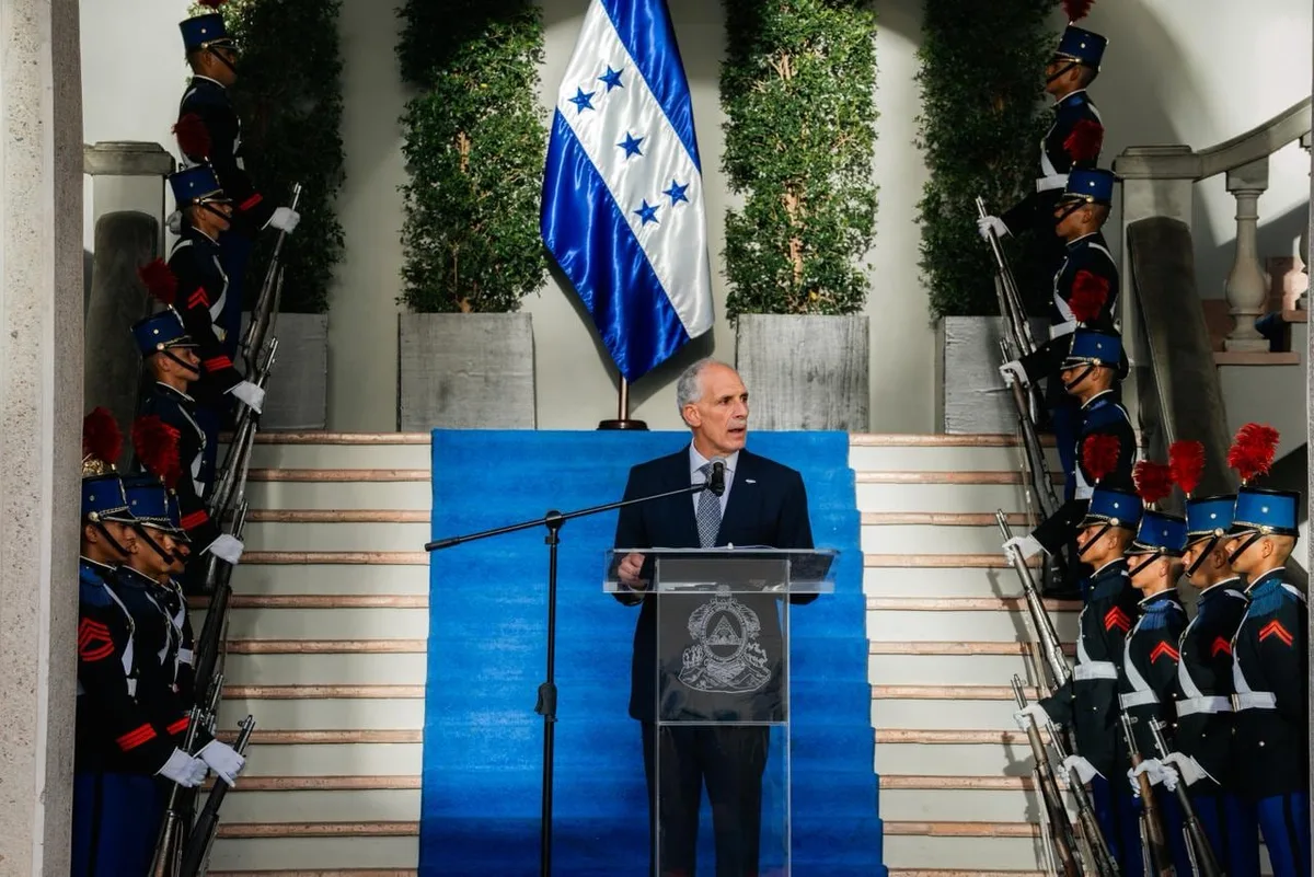 Nasry Asfura pide “resultados” en el inicio del mes patrio y agradece apoyo a la reforma de la ENEE