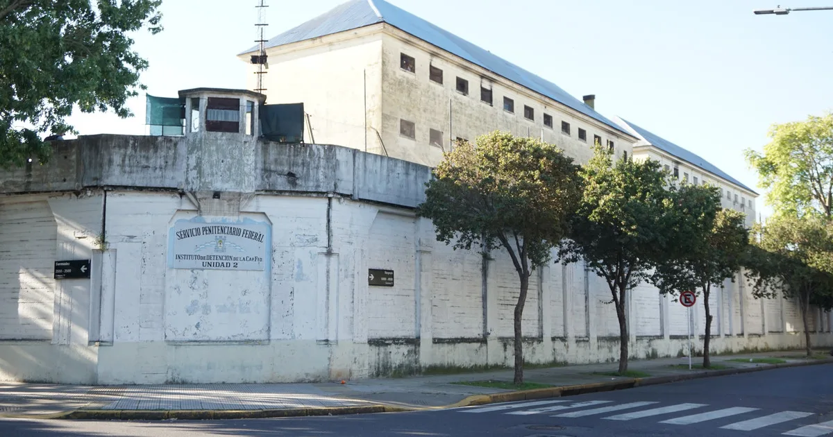 Cien presos por día y un convoy "blindado": cómo será el operativo para trasladar a los presos desde la cárcel de Devoto a Marcos Paz