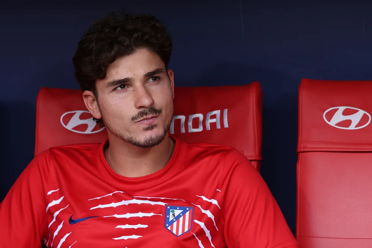 Una solución para Julián Álvarez, alejado por el Atlético de la cólera del Metropolitano: "Necesitamos tener delanteros importantes"