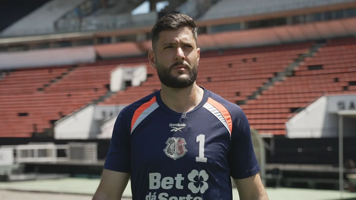 "Eu via tudo meio escuro": goleiro do Santa Cruz detalha apoio de psicóloga em volta por cima