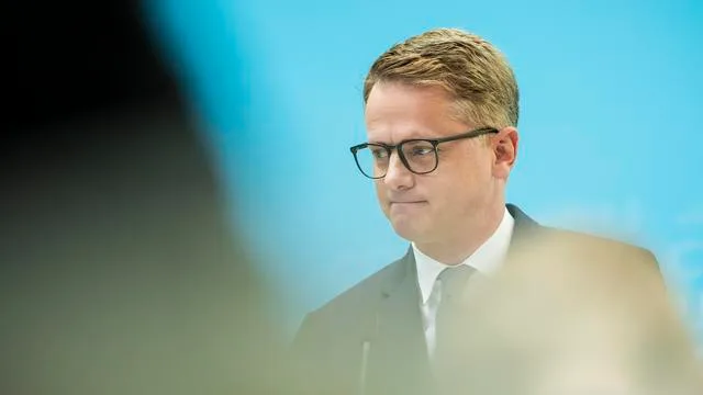 Pflegereform: Gesundheitsminister Linnemann plant Kommission für Pflegereform