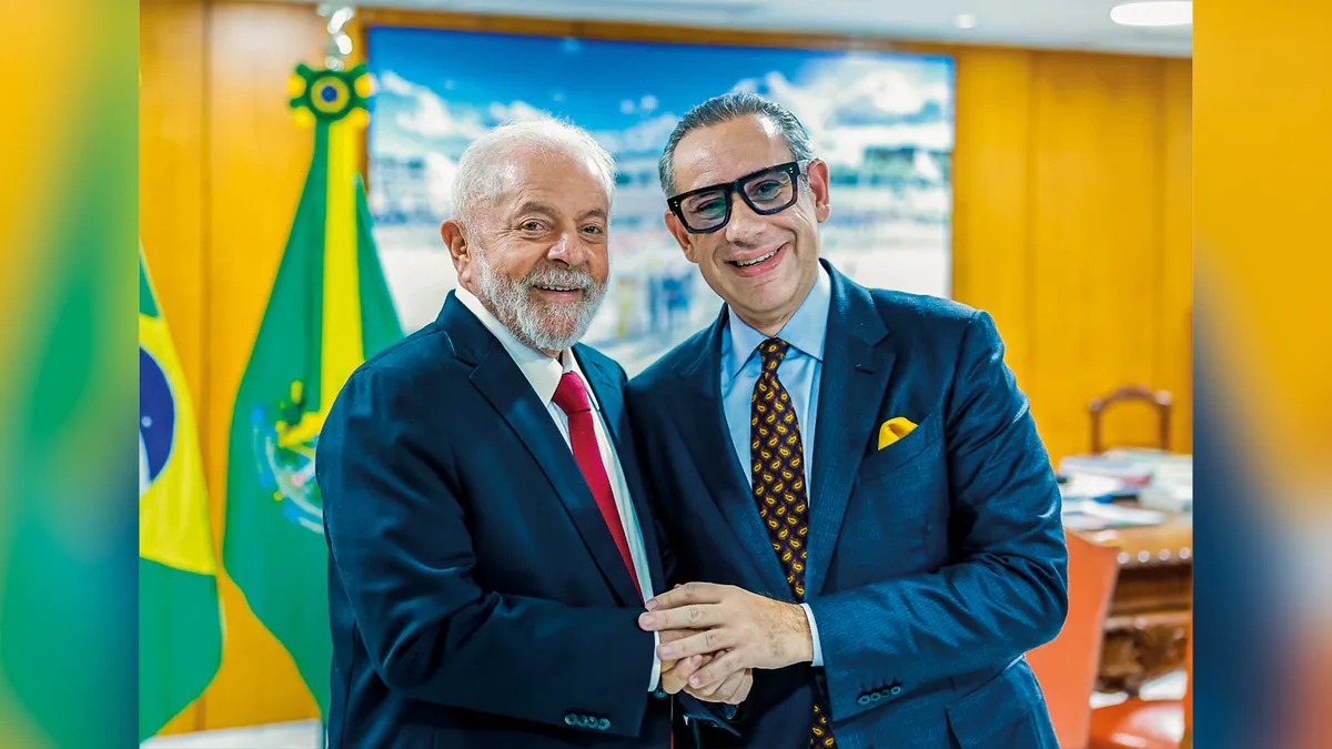 Mensagens mostram atuação de advogado junto ao governo Lula para tentar salvar banco de Vorcaro