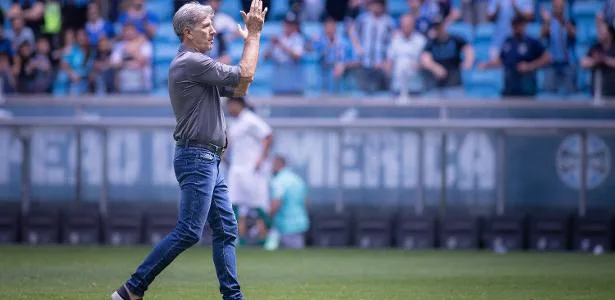 Renato cobra entrega do Grêmio após estreia: 'Não é hora de caminhar'