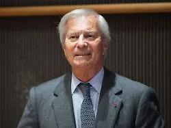 Buch über Medienmogul Bolloré: Mischt "rechte Hand Gottes" Frankreichs Wahlen auf?