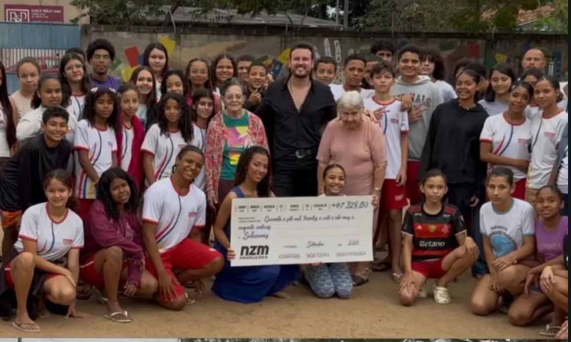 Cantor doa seu cachê para instituições sociais no ES