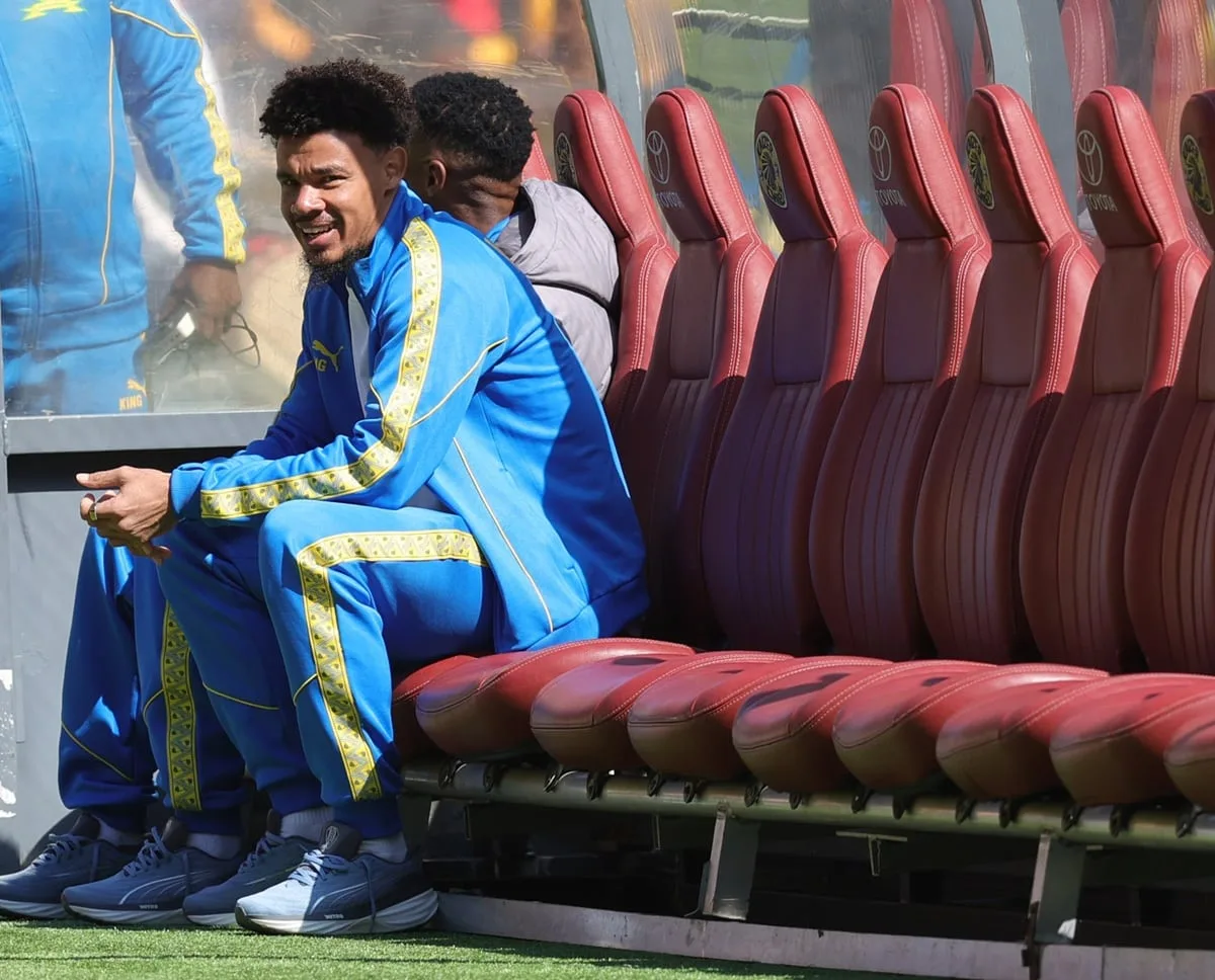 Moloisane makes surprise Chiefs debut as Aubaas replaces Teboho Mokoena for Sundowns