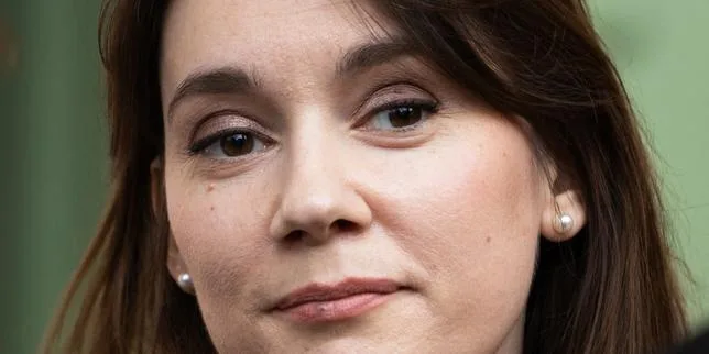 A l’étranger, la « cavale » très politique de la chroniqueuse russe de CNews Xenia Fedorova