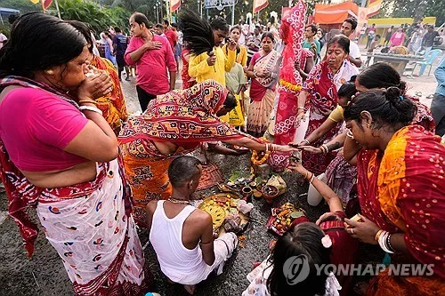 인도 힌두교 축제서 압사 사고…최소 17명 사망