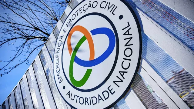 Proteção Civil avalia resposta ao incêndio em Carrazeda de Ansiães