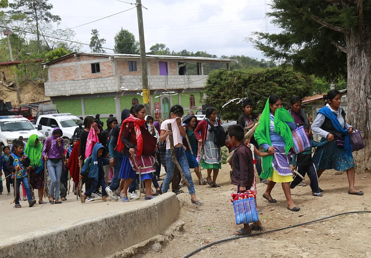 Regresan 17 familias a Chilapa tras desplazamiento provocado por ataques de Los Ardillos y Los Tlacos en la Montaña de Guerrero