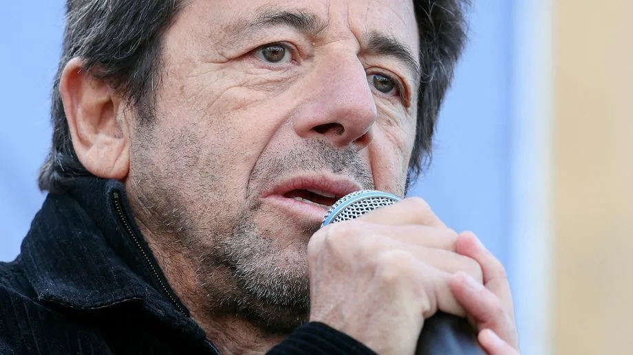 Affaire Patrick Bruel : le chanteur peut désormais quitter le territoire national, son contrôle judiciaire est assoupli