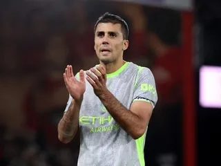 « Je lui ai donné une grosse accolade » : l’entraîneur de Manchester City assure que l’avenir de Rodri n’est pas fixé