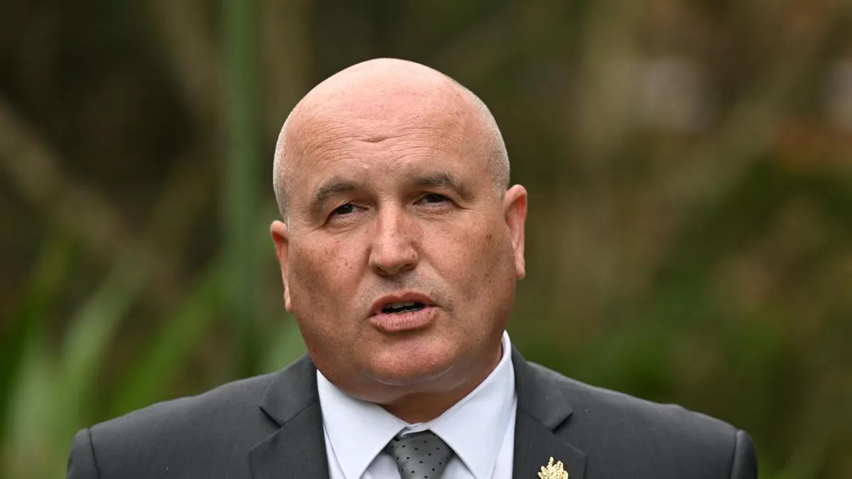 Dirt sheet target to assist corruption probe