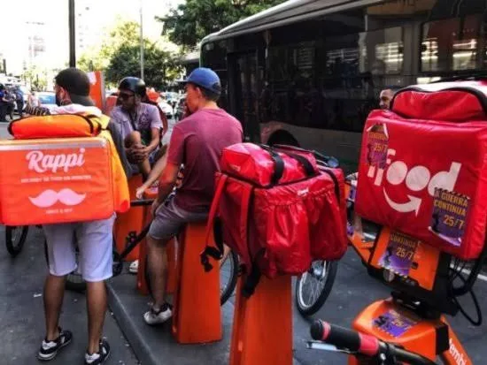 Anvisa libera venda de medicamentos por plataformas como iFood e Rapp