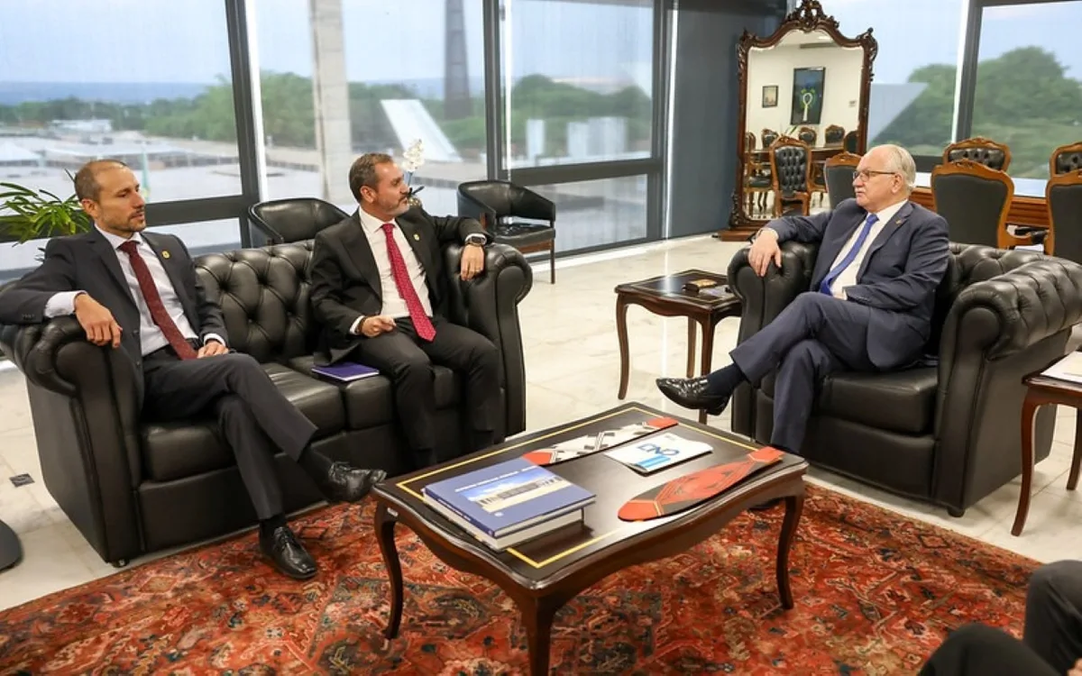 Master: Fachin diz a Andrei que PF tem dever de enviar menções a ministros