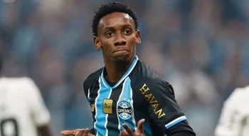 Grêmio anuncia que aceitou proposta do FC Porto pelo extremo Gabriel Mec