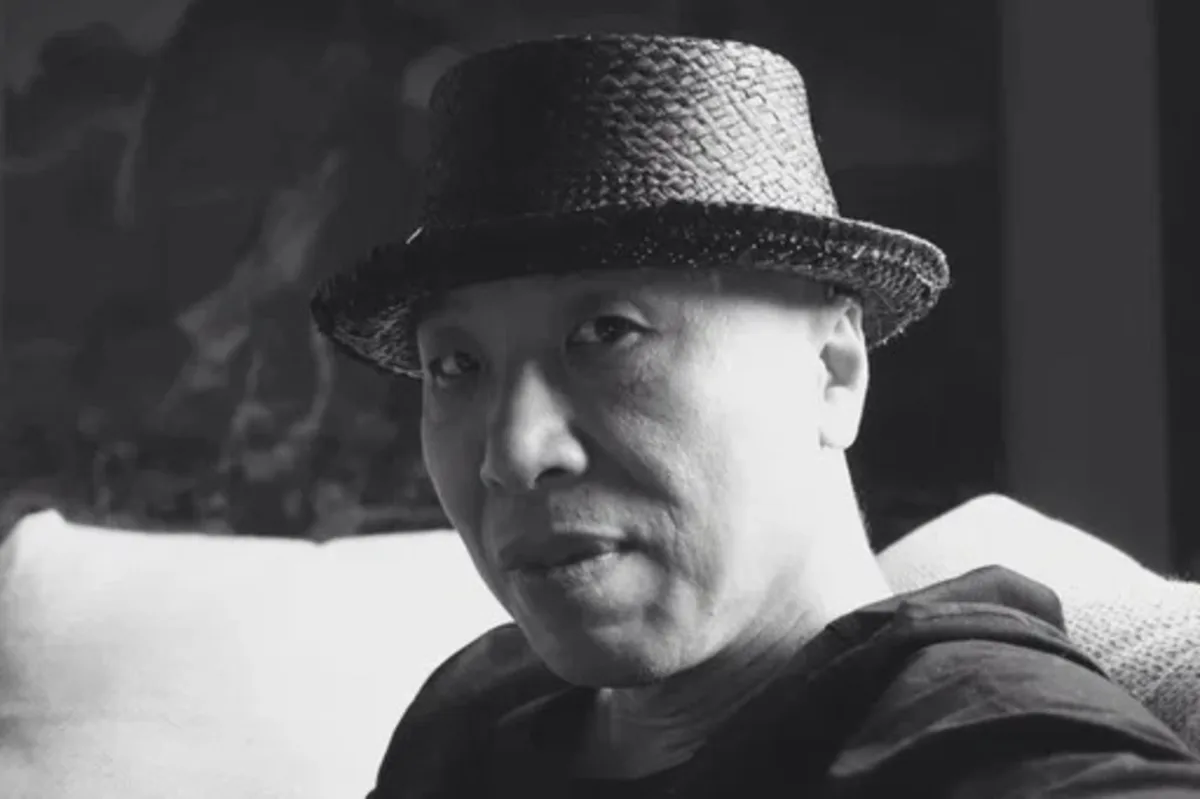 Artista chinês é condenado por criticar Mao