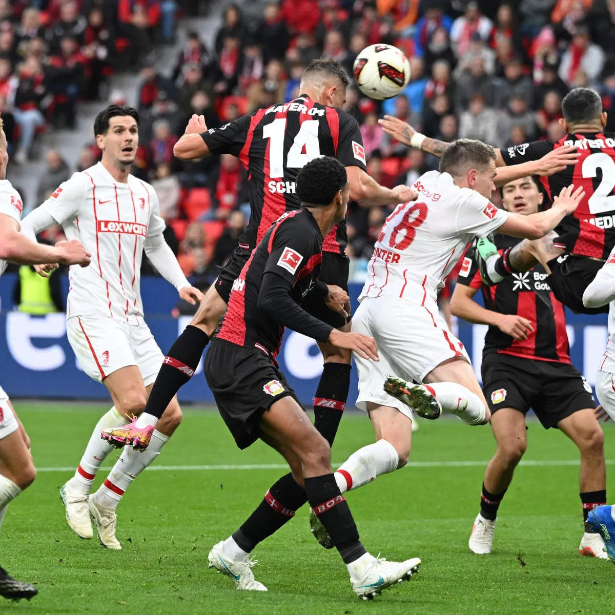 Fußball-Bundesliga - Leverkusen schlägt Freiburg 2:1