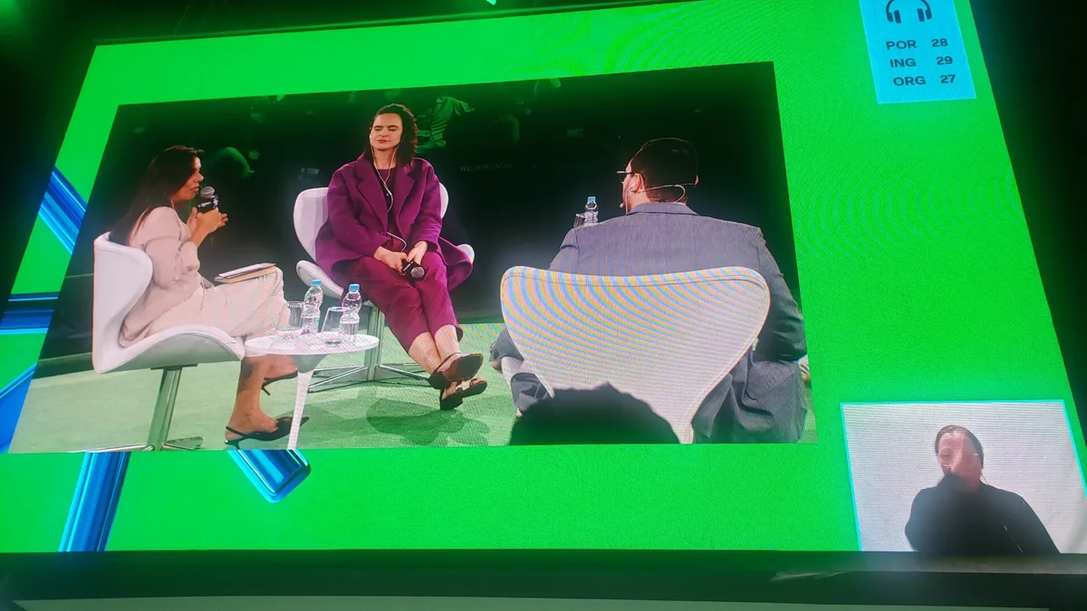 Bancos caminham para jornada híbrida no conversacional, diz head do Santander