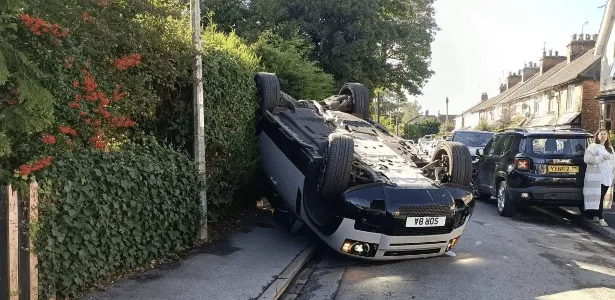 Jogador capota carro e, em 24 horas, é relacionado na Premier League