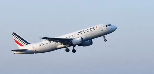 Frankreich: Gericht stuft Brustkrebs von Flugbegleiterin als Berufskrankheit ein