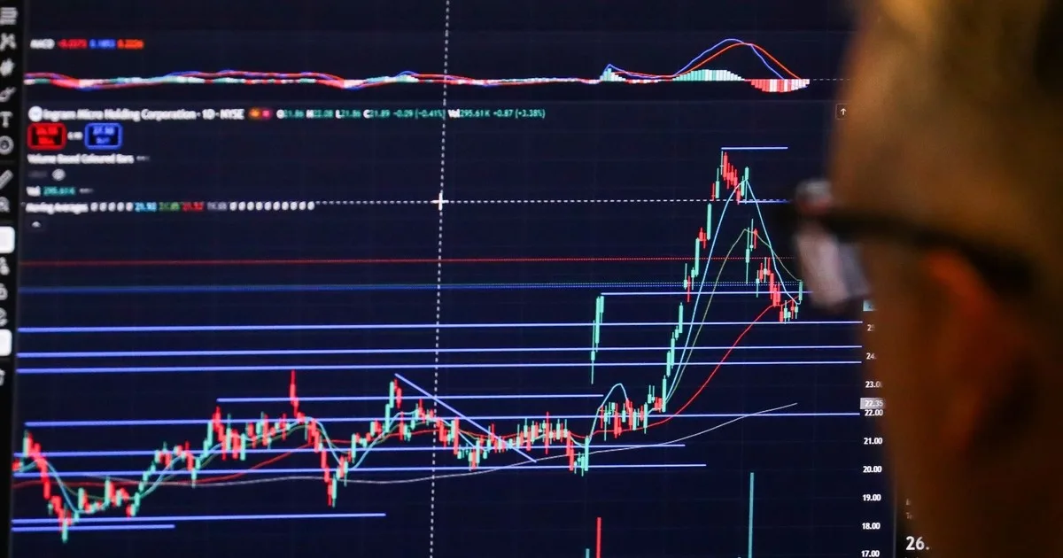 Las cinco razones por las que se dio vuelta el riesgo país y el mercado le corre el arco a Caputo