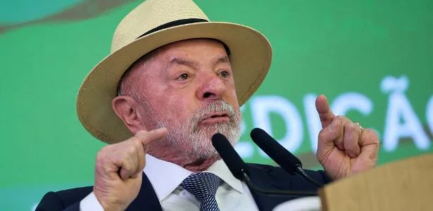 Após cortes na Defesa, Lula diz que vai terminar submarino nuclear