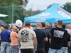 AfD-Wähler lehnen System ab: Fast drei Viertel der Ostdeutschen sind mit Demokratie unzufrieden