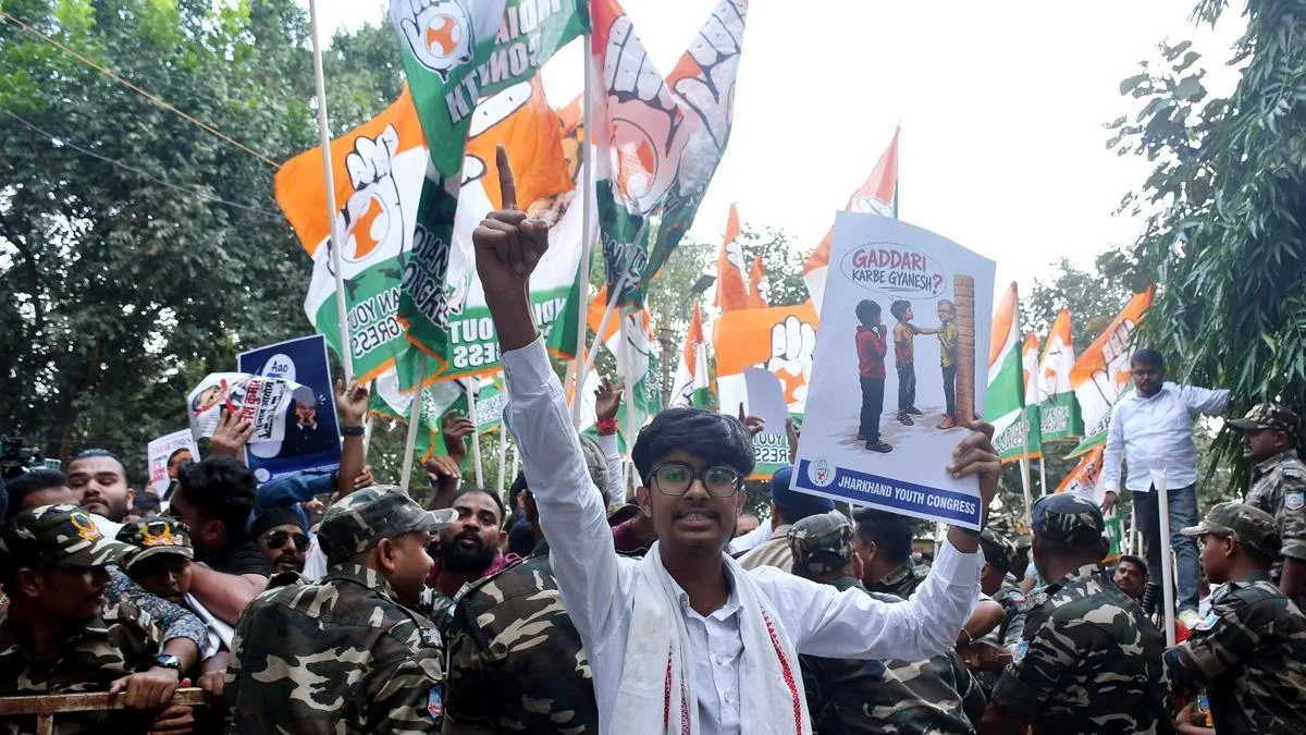 Jharkhand: Congress, youth wing activists scuffle with police during protest outside CEO office