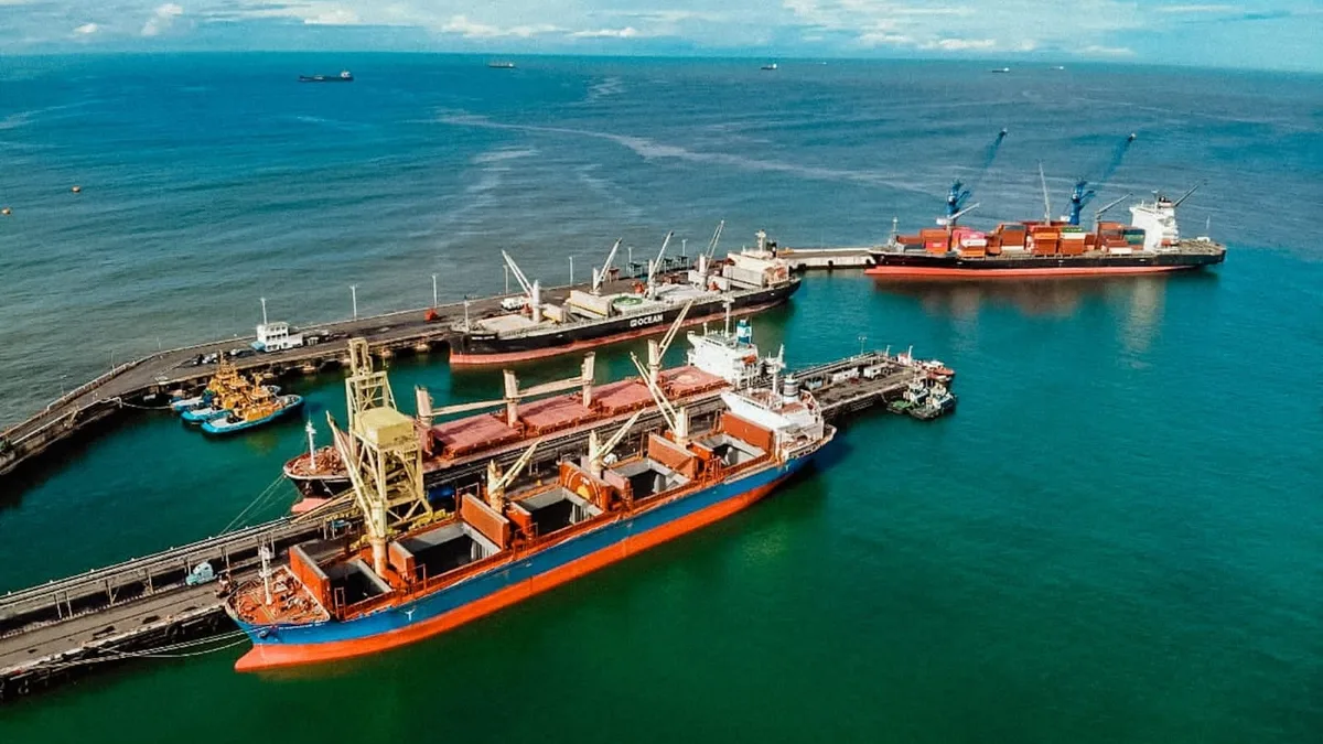 Las exportaciones de El Salvador aumentan 4.4% en valor y cerca de 11% en volumen, según Camarasal