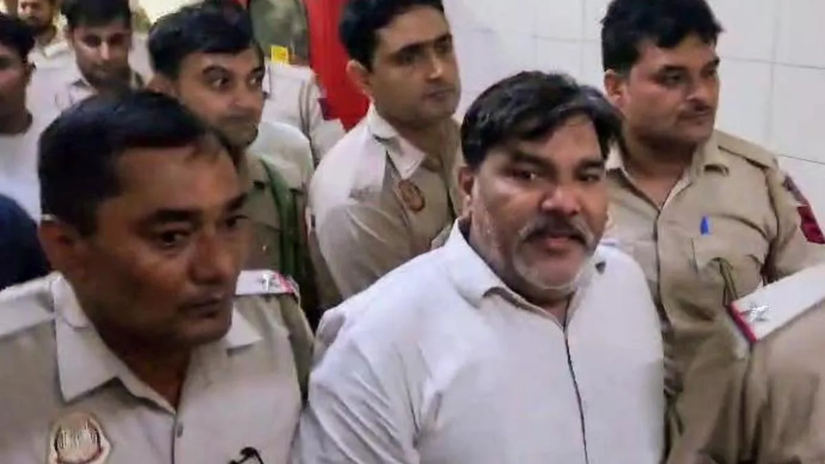 Delhi HC asks police to reply to ex-AAP councillor Tahir Hussain's appeal in IB officer murder case