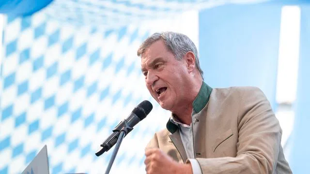 Volksfest Gillamoos: Markus Söder sieht Regierungsbildungsauftrag bei der AfD