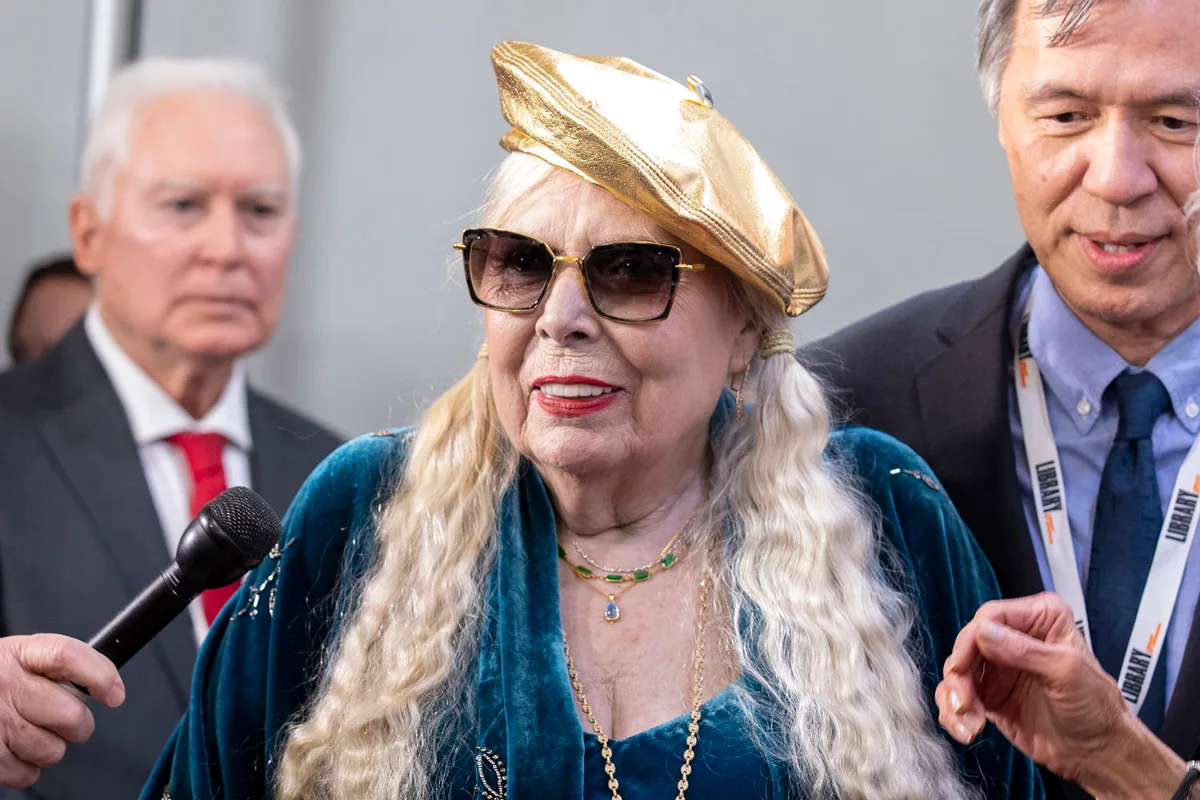 Joni Mitchell becomes an American citizen after more than 60 years