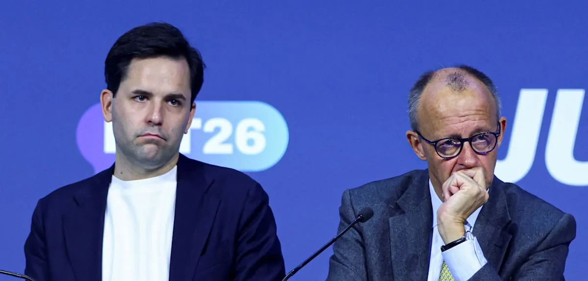 „Bitten Sie um Ihre Entlassung!“ ruft der Delegierte der Jungen Union dem Kanzler zu