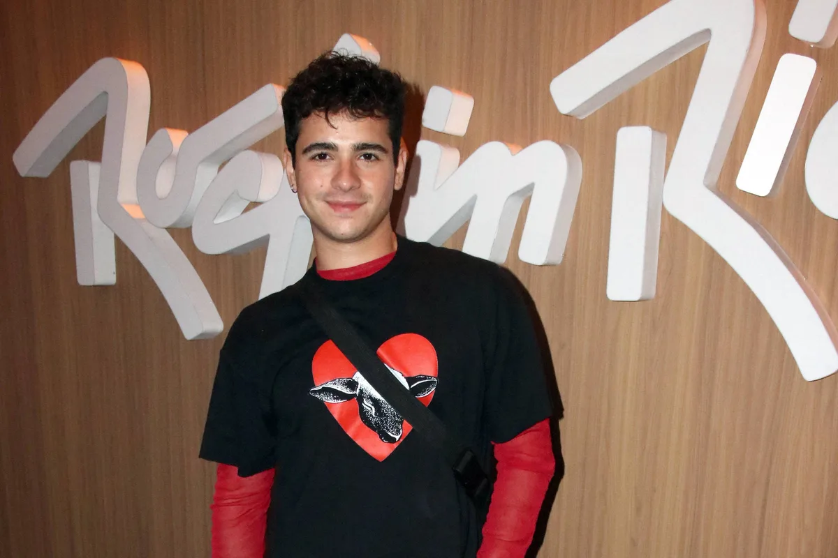 Rock in Rio: 'O público está querendo', diz João Victor Gonçalves sobre triângulo amoroso gay