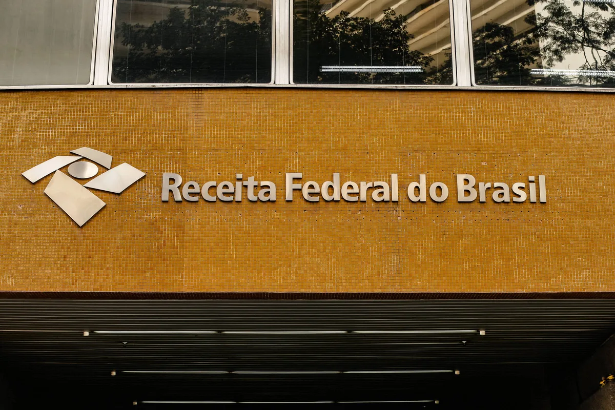 Receita admite dedução mensal de IR pago no exterior por serviços