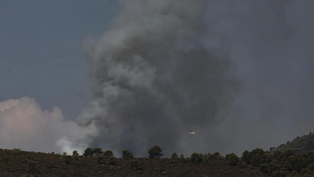 El incendio forestal de Segorbe obliga a desalojar un millar de personas